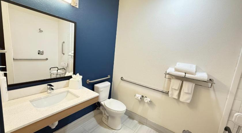 Americinn By Wyndham Airport Quad Cities Hotel