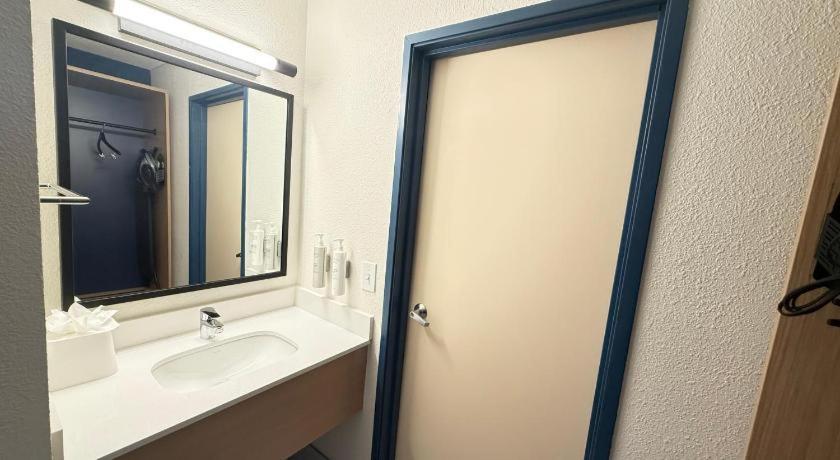 Hotel Spark By Hilton Quad Cities 2*
