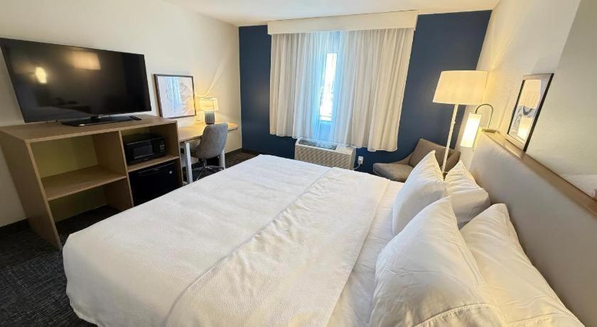 Hotel Americinn By Wyndham Airport Quad Cities Moline