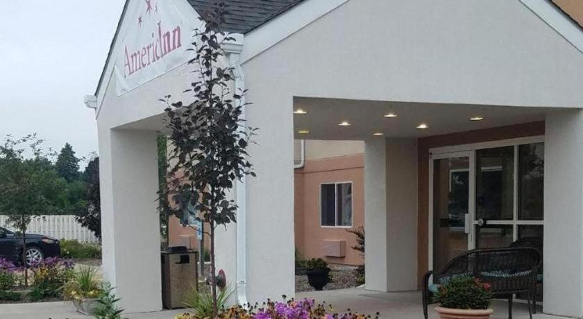 Hotel Americinn By Wyndham Airport Quad Cities Moline