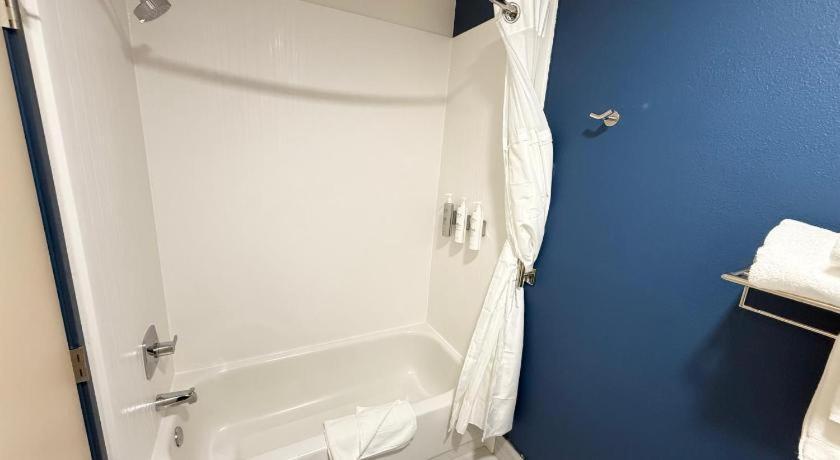 Spark By Hilton Quad Cities Hotel 2*