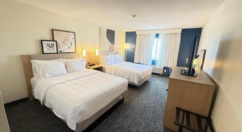Hotel Spark By Hilton Quad Cities Moline
